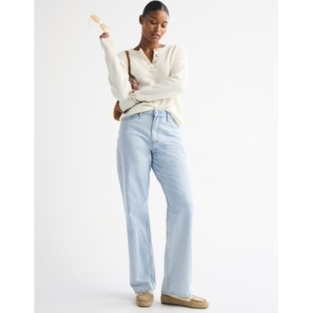 Abercrombie Fitch The Loose High Rise Straight Leg Light Wash Denim Jean Plus 32